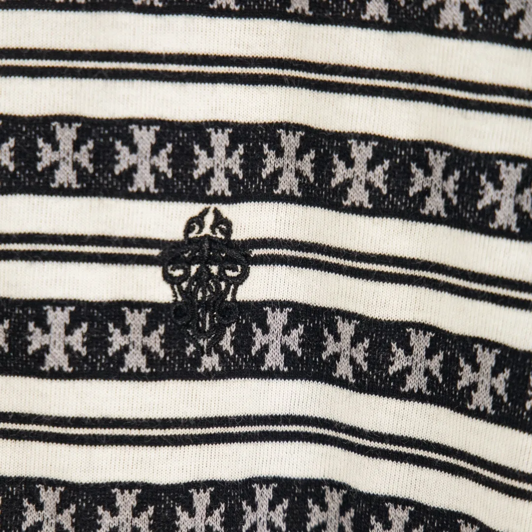 P250 zp version [exclusive supply] Chrome Hearts/Chrome Hearts SS25 new high-end cross jacquard knitted sea soul embroidered lapel Polo striped long sleeves 100% cotton cross jacquard knitted striped fabric ✝️ Customized old vintage brand hand-stitched buttons ✝️ Fully automatic positioning and tailoring Precise alignment of stripes ✝️ CH Chrome Hearts niche design cross jacquard striped long sleeves brings striped Polo to Next Levels Loose fit, same style for men and women Lazy and casual, street style, three-color hair, customized style. Color: blue, pink and black. Size: S M L XL. Number: WW10961.